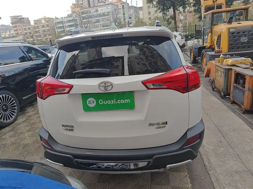 RAV4 2.5 L Auto 4 WD Luxury