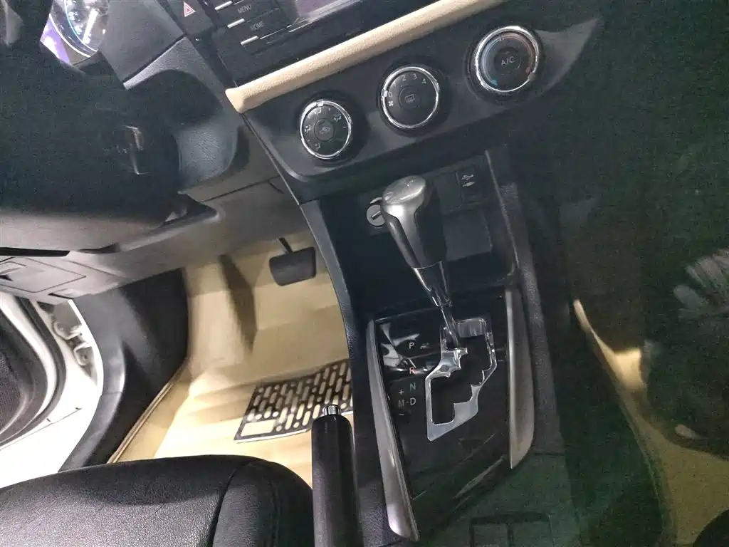 Levin 雷凌 2014款 1.8 GS CVT精英版