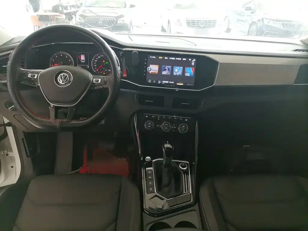 Tayron 330 TSI 2 WD Luxury CN-VI