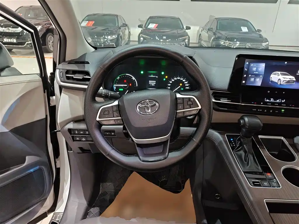 Granvia 2.5 L Hybrid Comfort