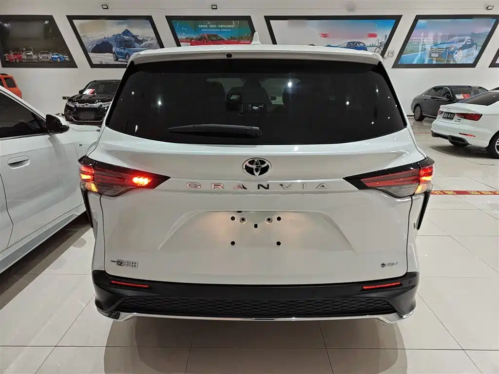 Granvia 2.5 L Hybrid Comfort