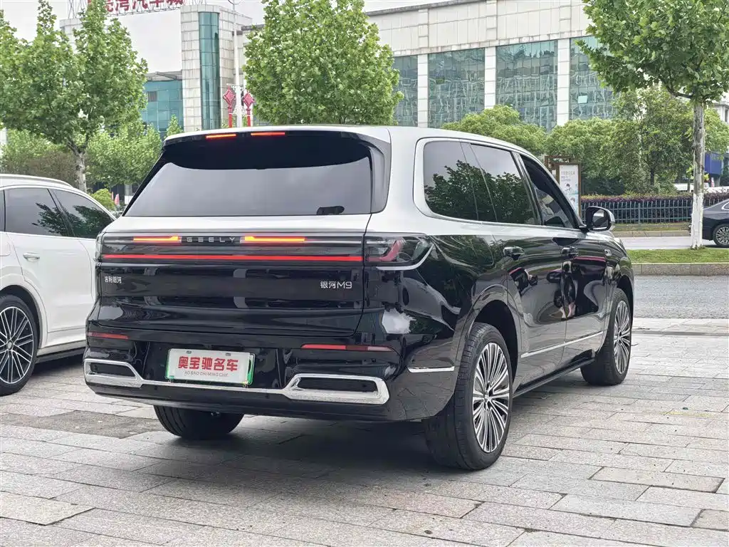 Galaxy M9 210 km 4 WD Navigator