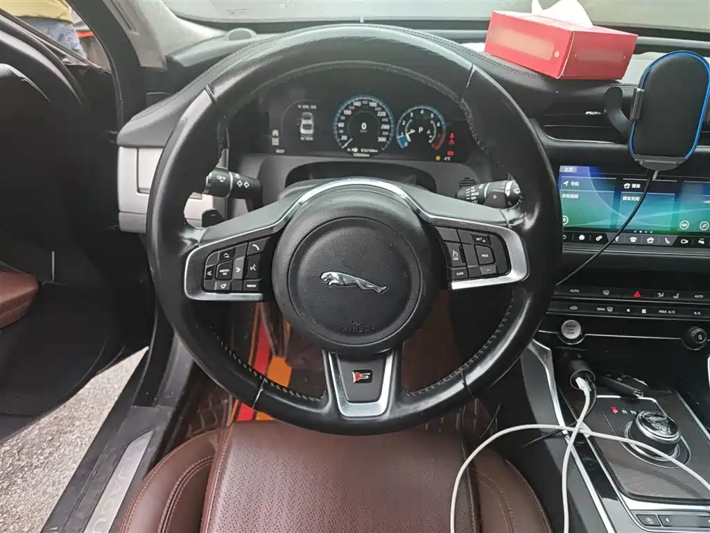 Jaguar XFL XFL 2.0 T 250 PS 4 WD Premium