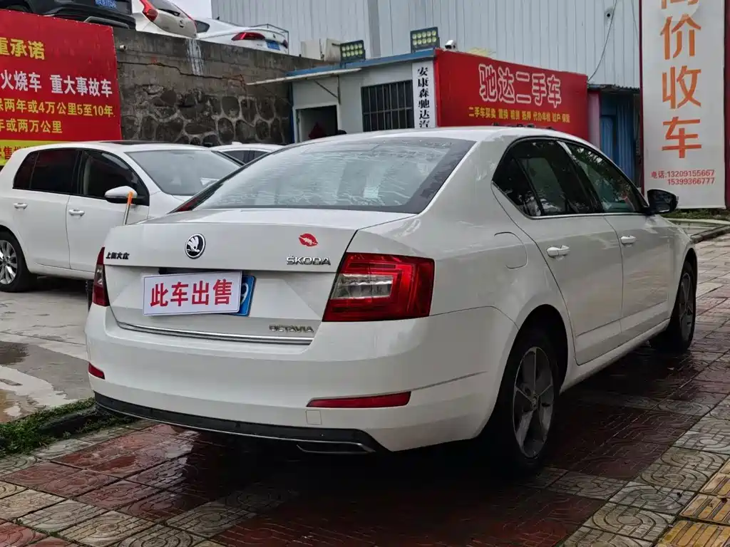 Octavia 1.6 L Auto Smart Travel