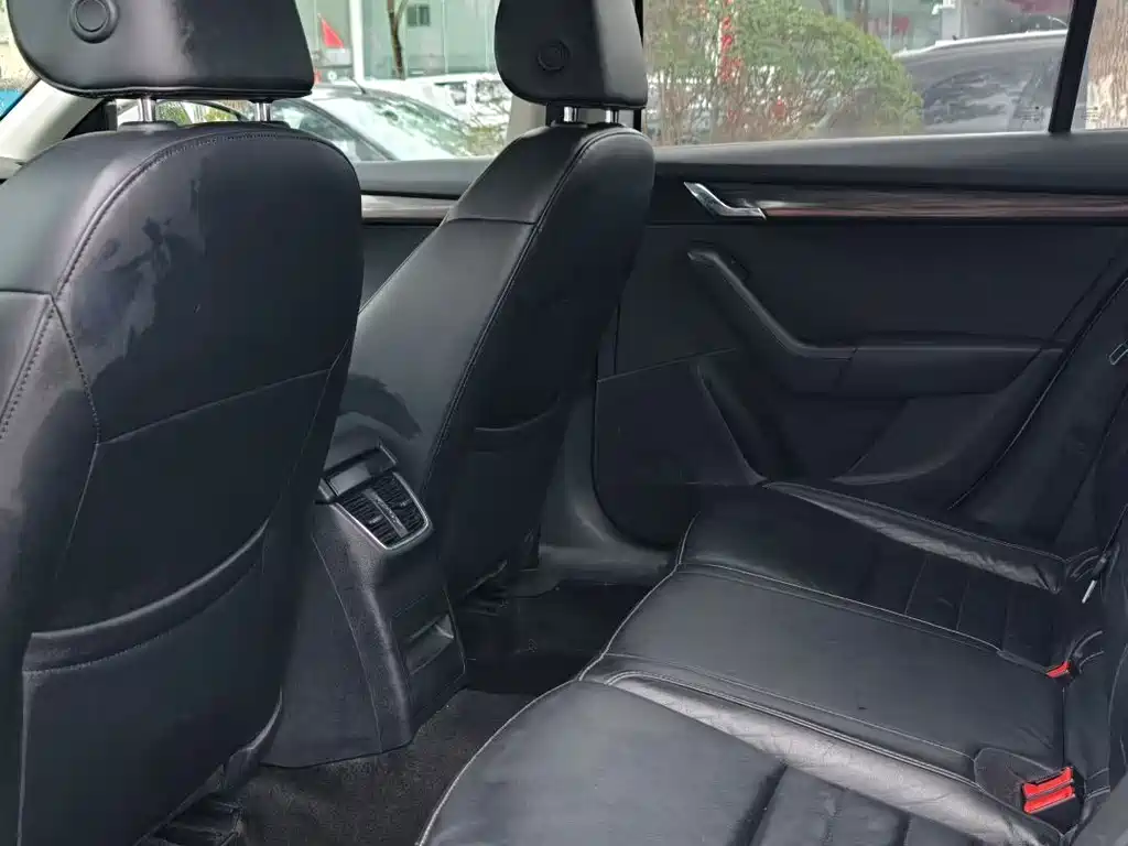 Octavia 1.6 L Auto Smart Travel