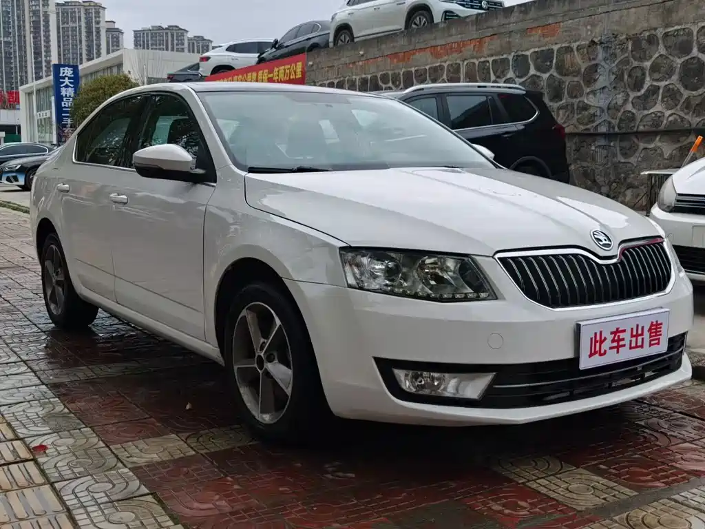 Octavia 1.6 L Auto Smart Travel
