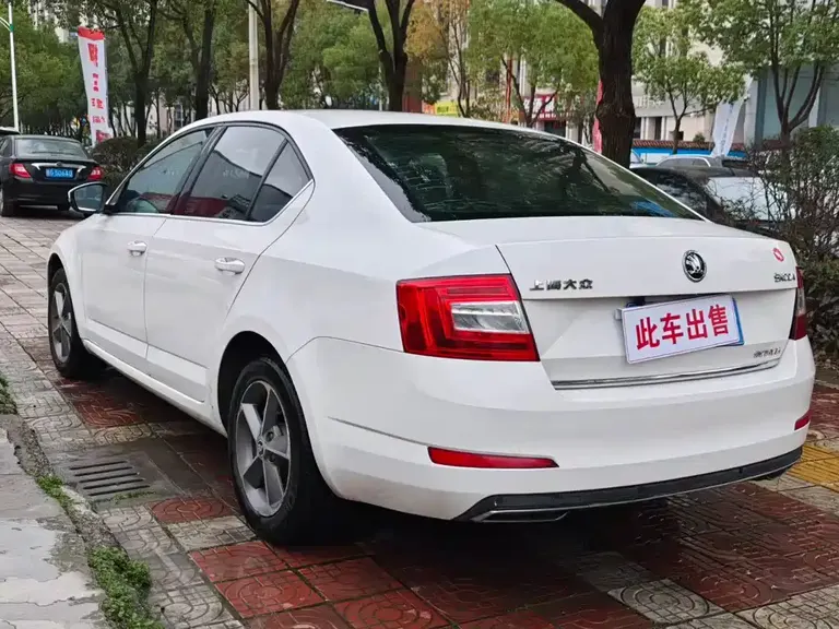 Skoda Octavia 1.6 L Auto Smart Travel
