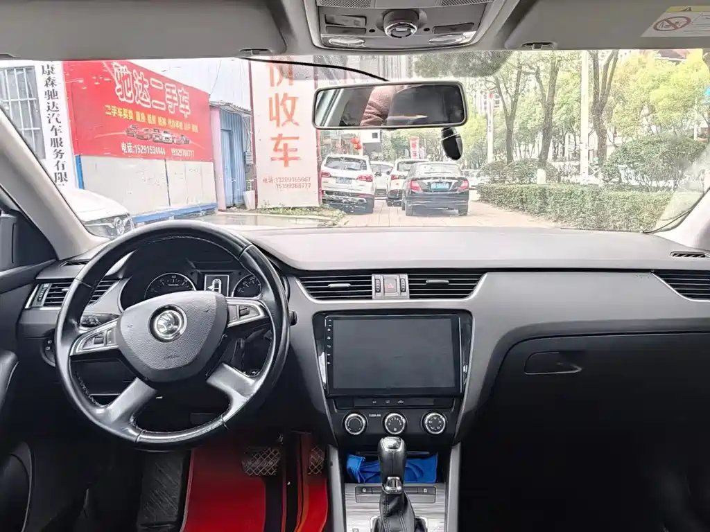 Octavia 1.6 L Auto Smart Travel