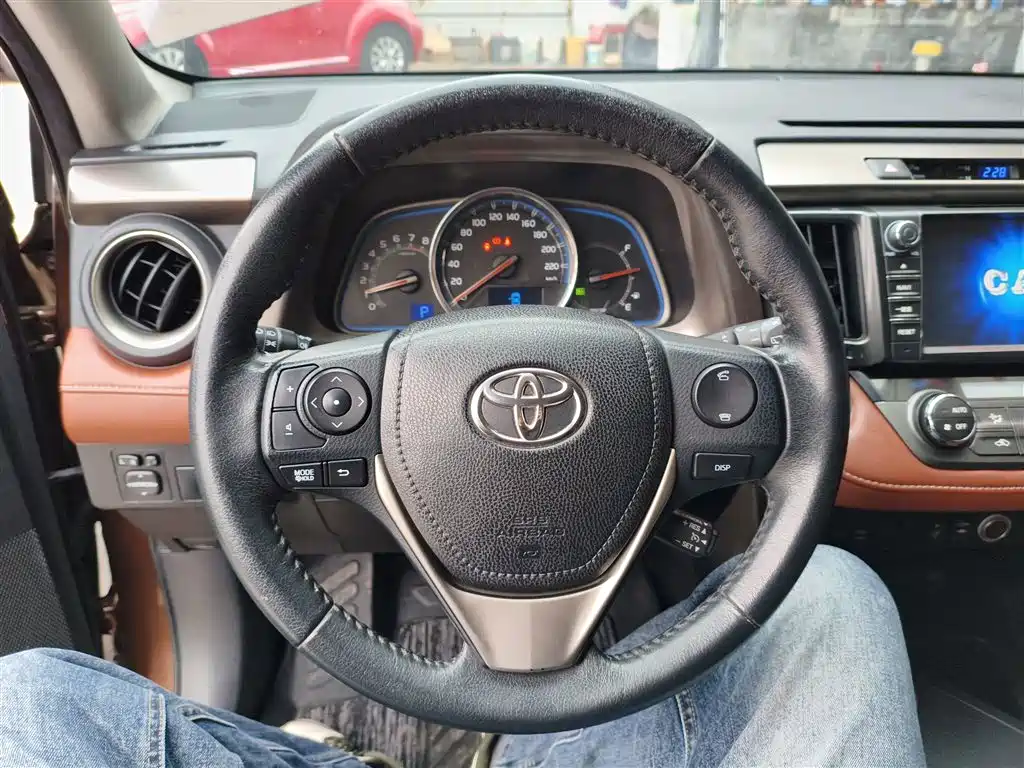 RAV4 2.5 L Auto 4 WD Luxury