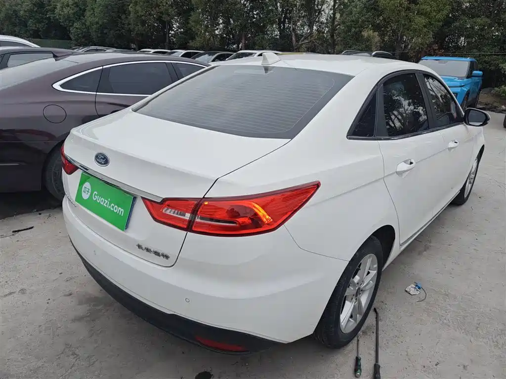 Escort Facelift 1.5 L Auto Joy CN-VI