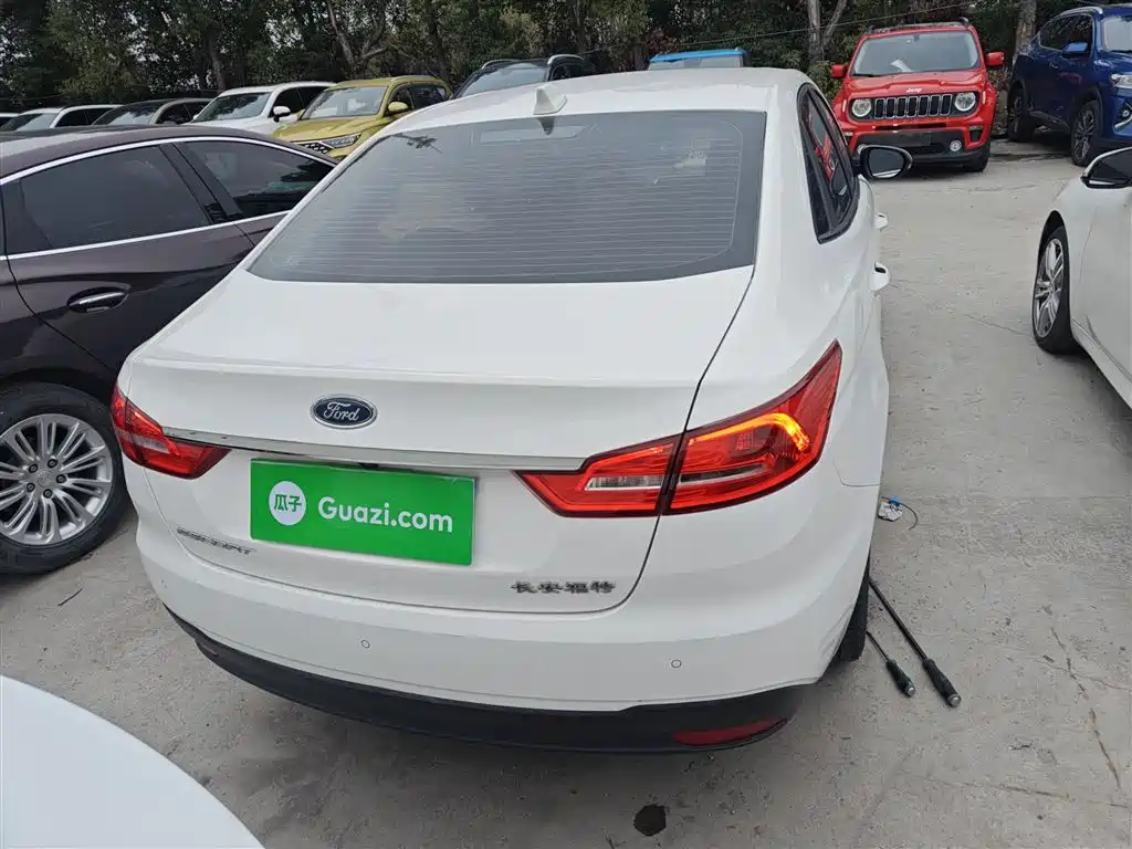 Escort Facelift 1.5 L Auto Joy CN-VI