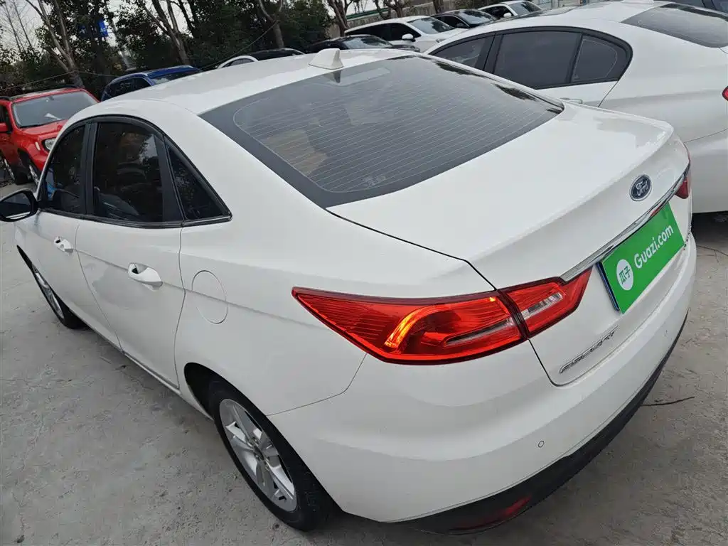 Escort Facelift 1.5 L Auto Joy CN-VI