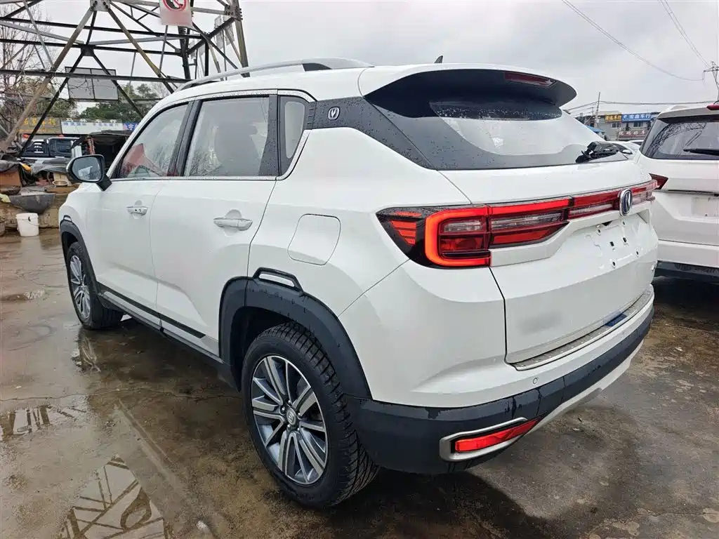 Changan CS35 PLUS 1.6 L Manual Connected CN-V