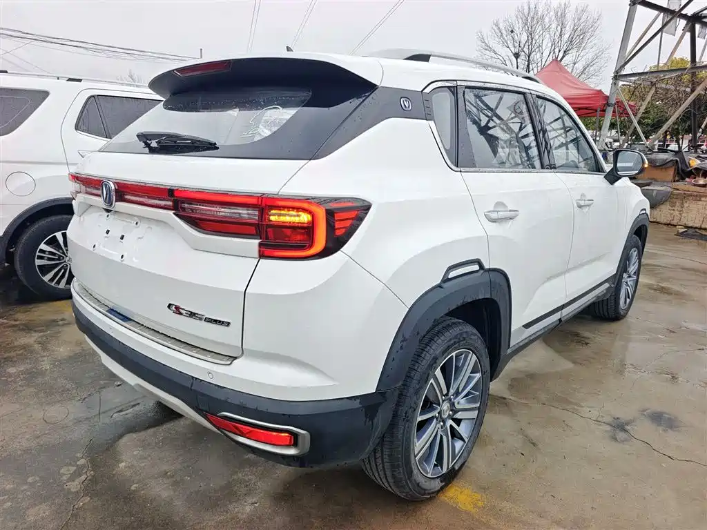 Changan CS35 PLUS 1.6 L Manual Connected CN-V