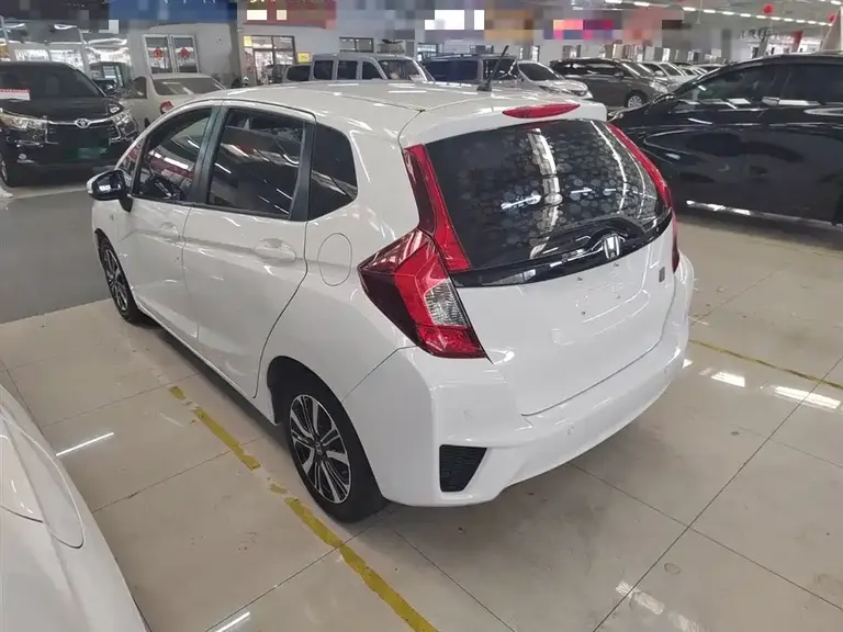 Honda Fit 1.5 L LXS CVT Comfort Sunroof