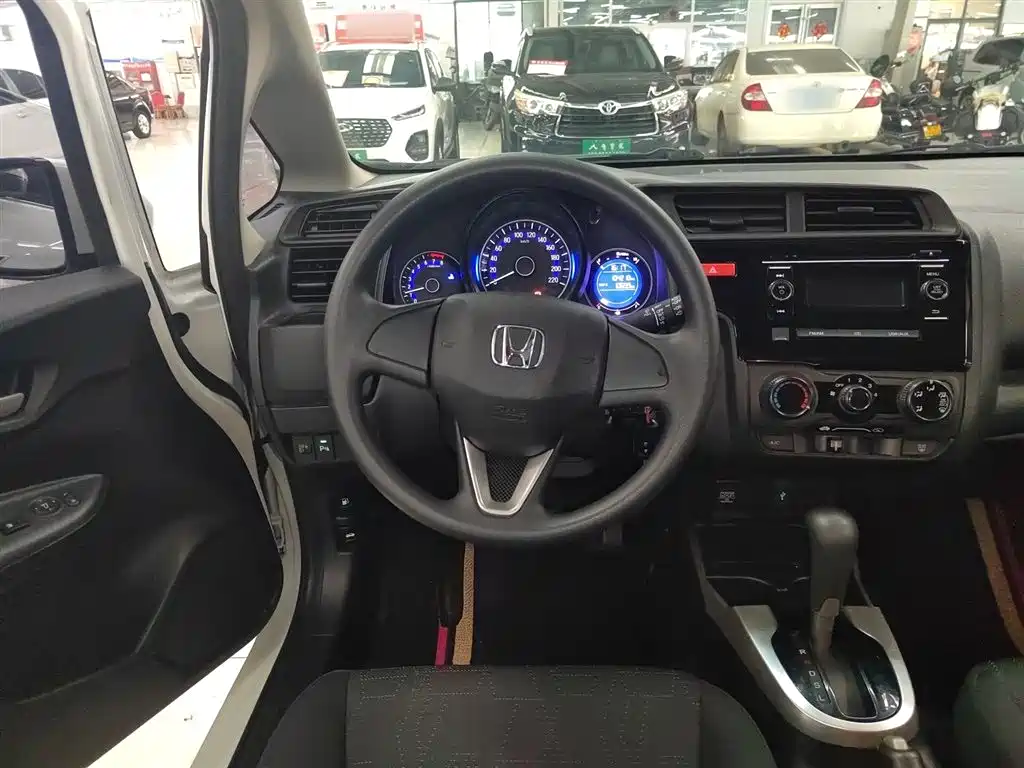 Fit 1.5 L LXS CVT Comfort Sunroof