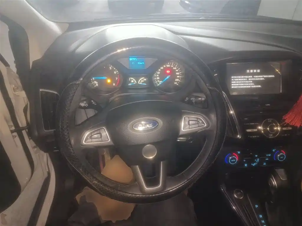 Focus Sedan 1.6 L Auto Style Smart Travel