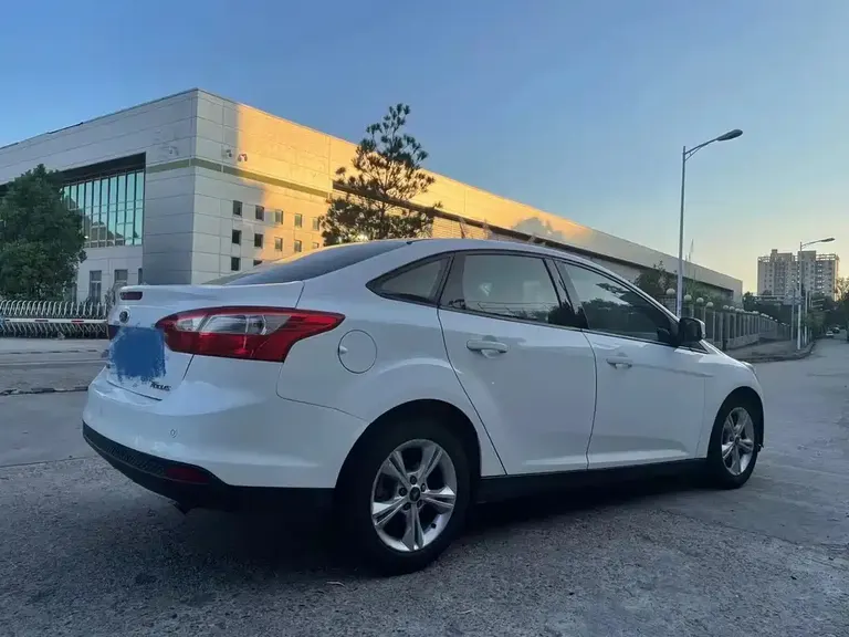 Ford Focus Sedan 1.6 L Auto Style