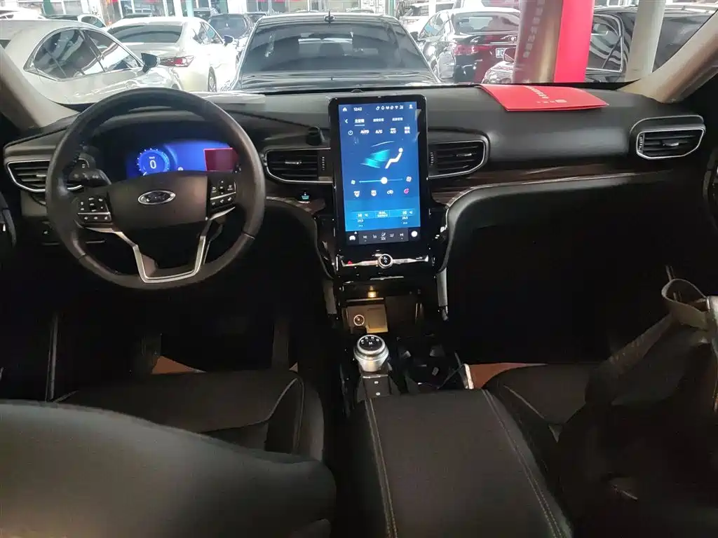 Explorer EcoBoost 285 4 WD Titanium 7-seat