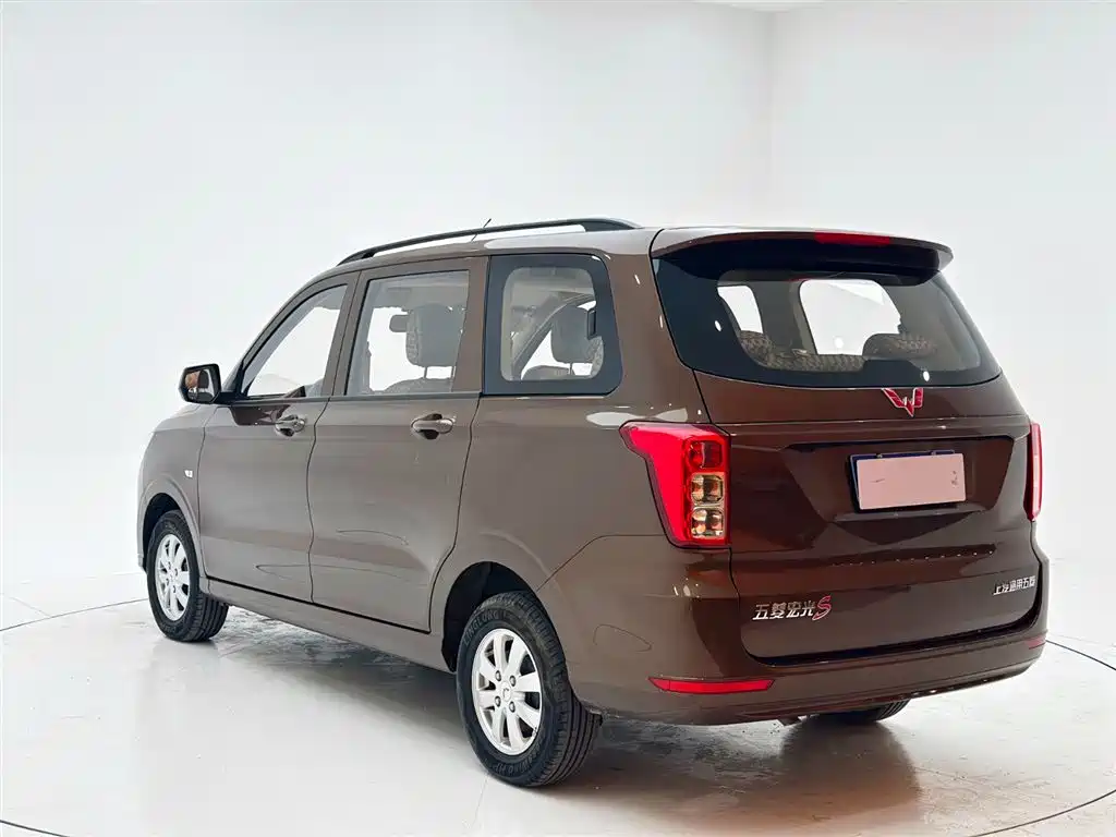 Wuling Hongguang 五菱宏光 2021款 改款 1.5 L S标准型 液压助力LAR