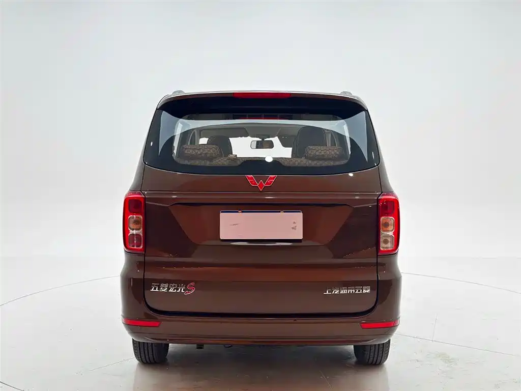 Wuling Hongguang 五菱宏光 2021款 改款 1.5 L S标准型 液压助力LAR