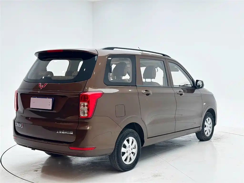 Wuling Hongguang 五菱宏光 2021款 改款 1.5 L S标准型 液压助力LAR