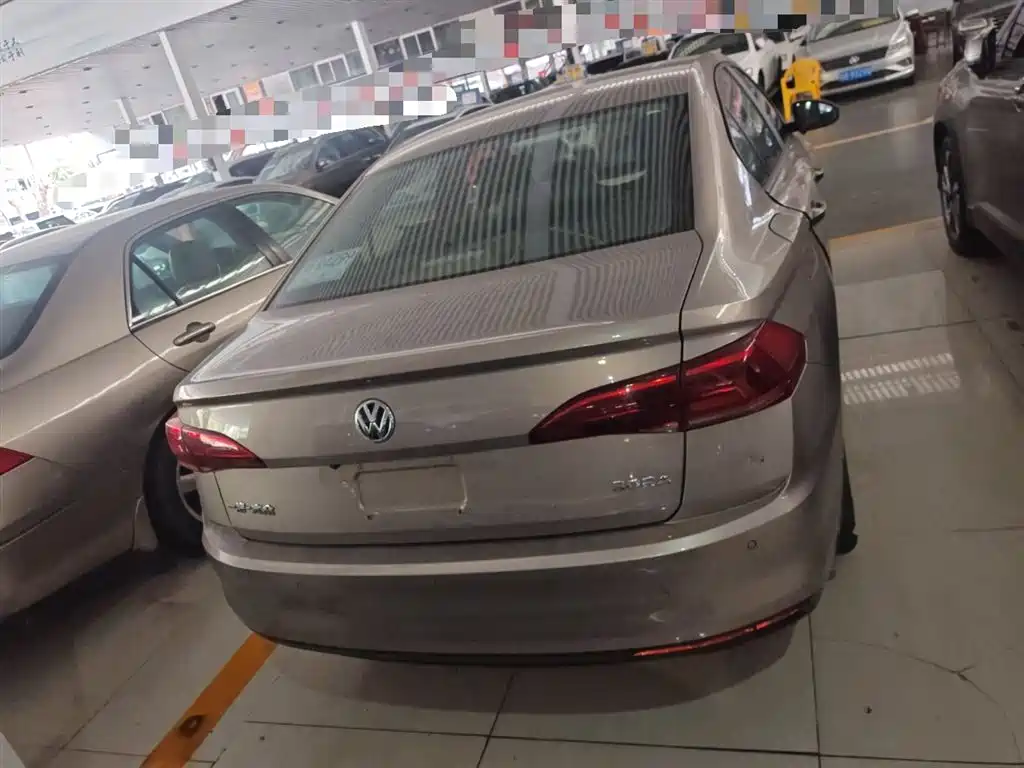 Bora 1.5 L Auto Fashion