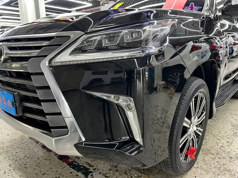 Lexus LX 570 Distinguished Luxury