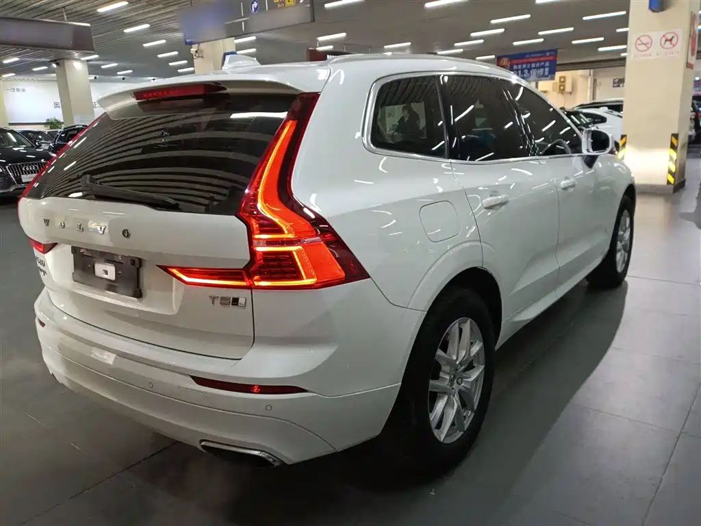 Volvo XC60 T5 4 WD Smart Ease CN-VI