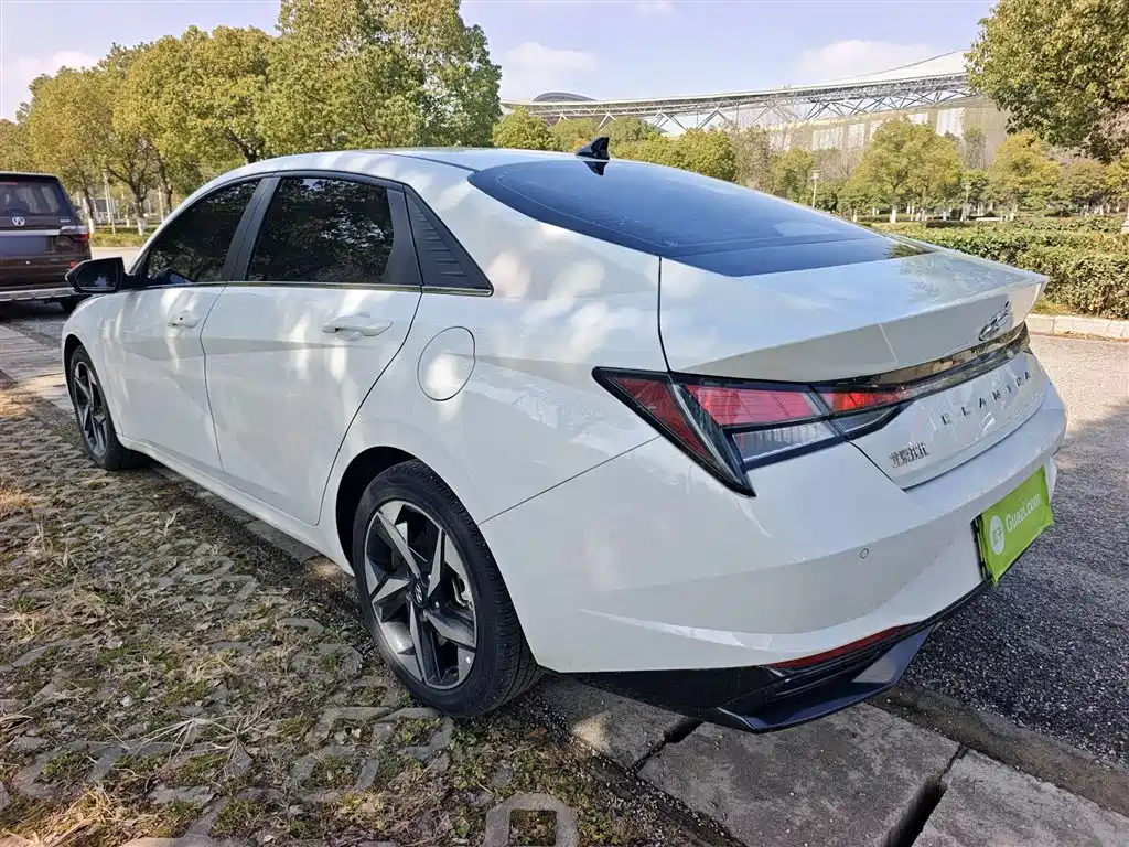 Elantra 1.5 L CVT GLX Elite
