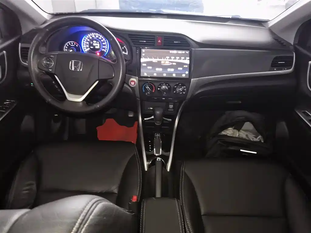 Crider 1.8 L CVT Luxury