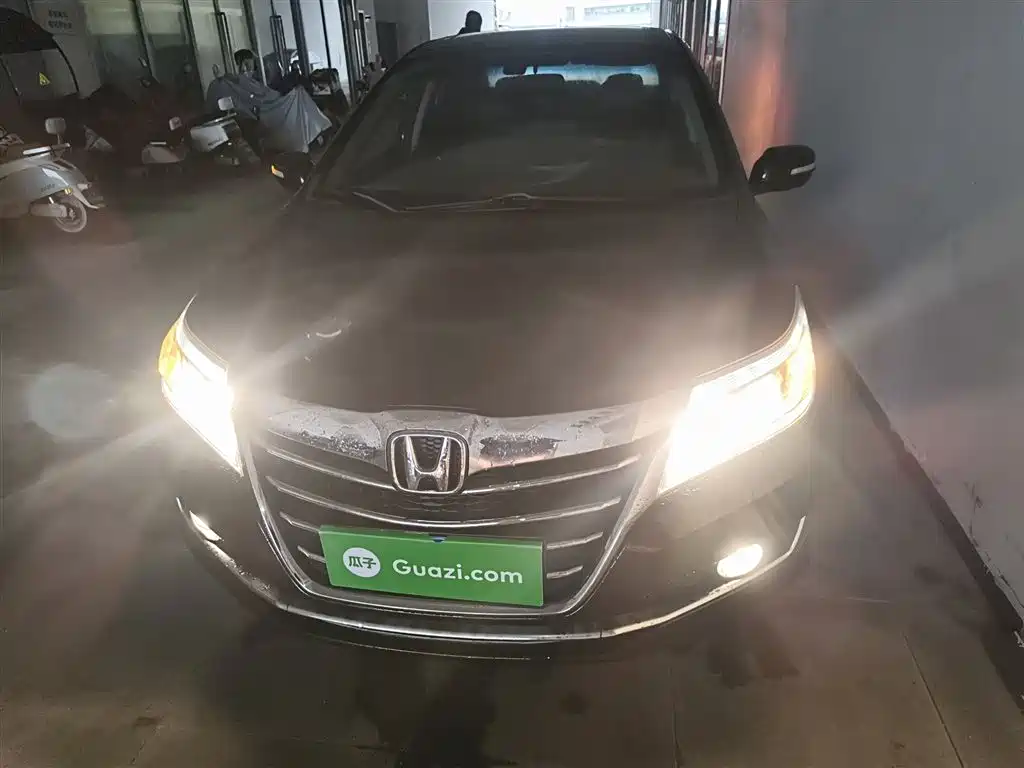 Crider 1.8 L CVT Luxury