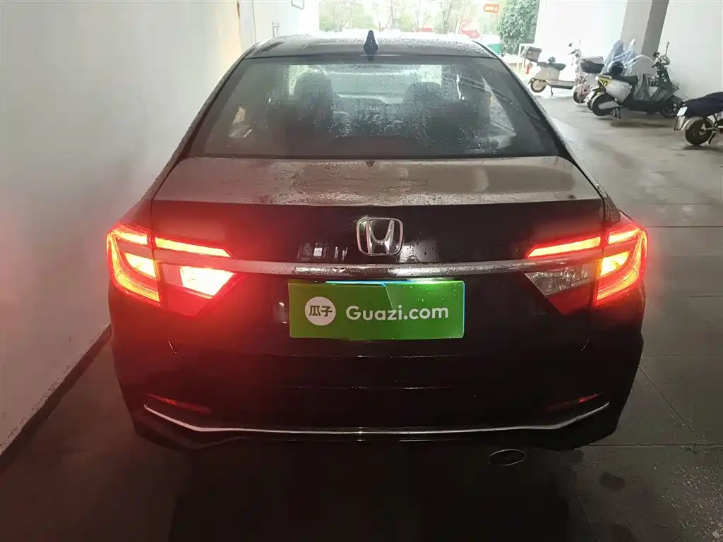 Crider 1.8 L CVT Luxury