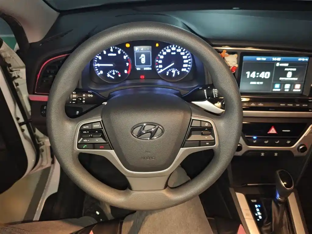 Elantra 1.6 L Auto Smart Dazzle · Elite