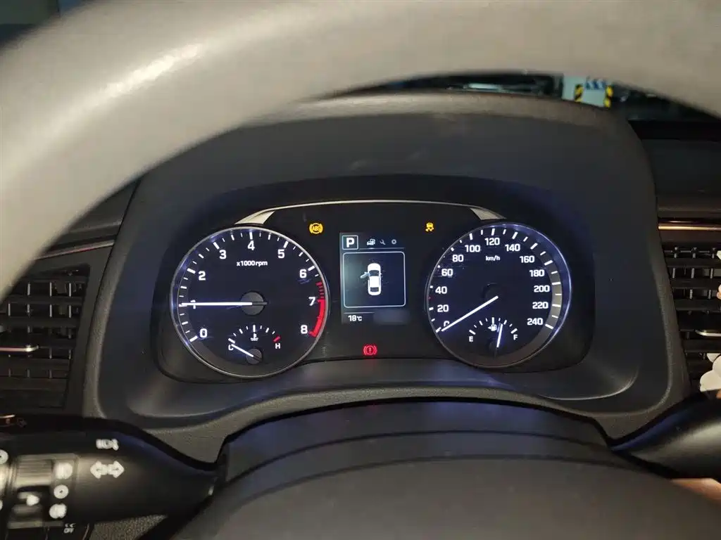 Elantra 1.6 L Auto Smart Dazzle · Elite