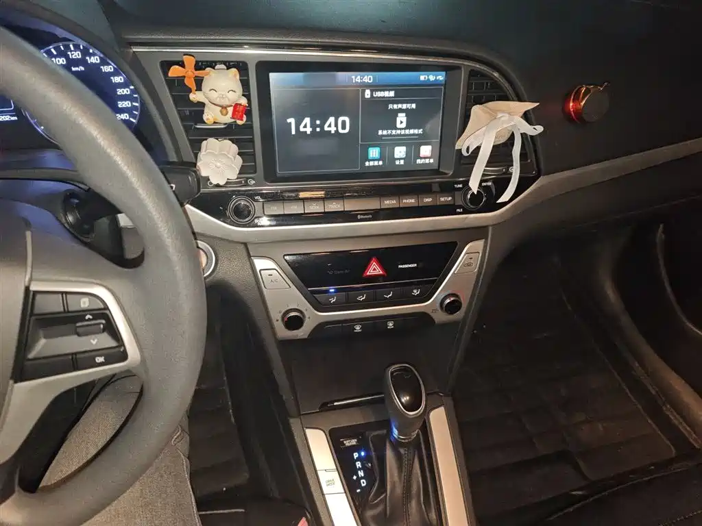 Elantra 1.6 L Auto Smart Dazzle · Elite