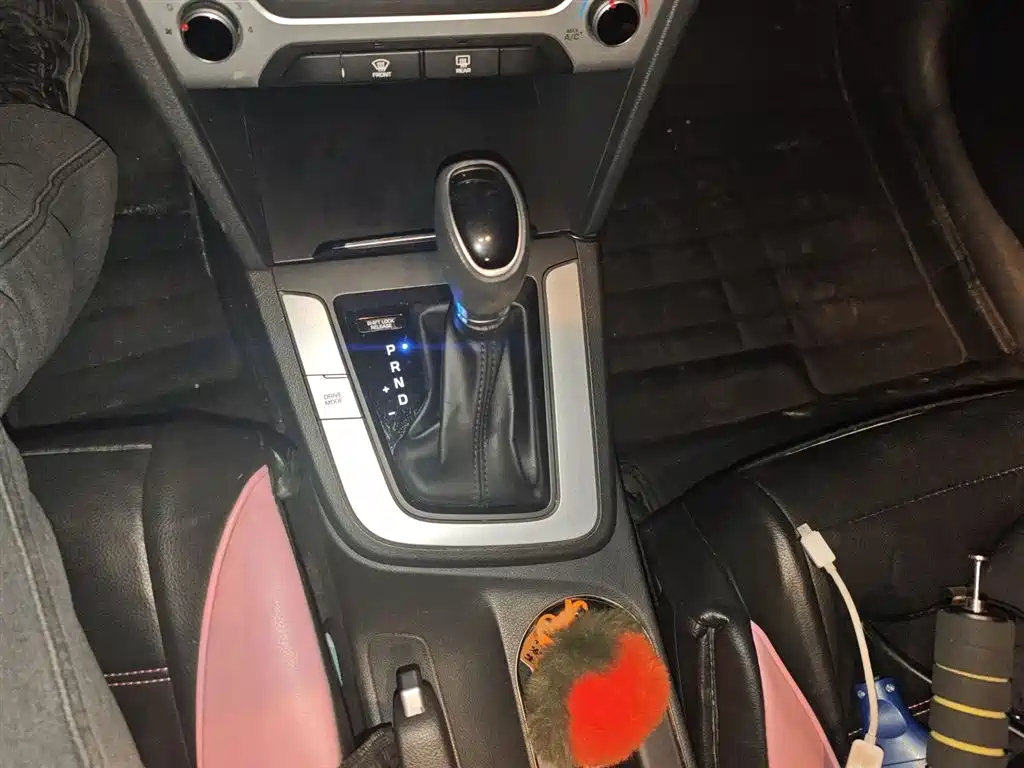 Elantra 1.6 L Auto Smart Dazzle · Elite