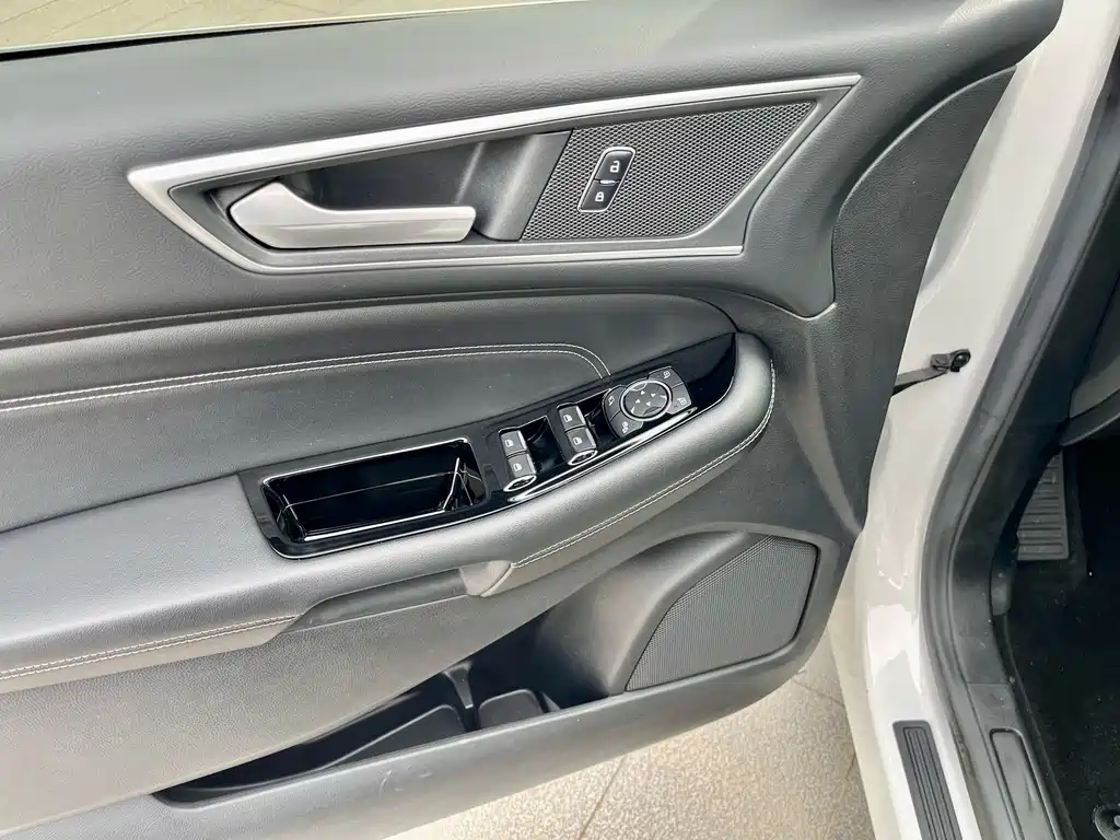 Edge EcoBoost 245 2 WD Grand Sharp 7-seat CN-V