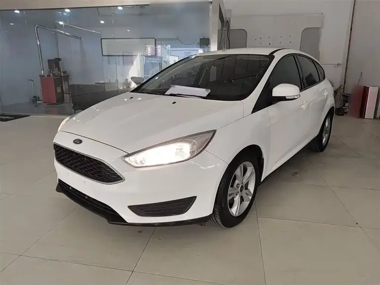 Ford Focus Hatchback Classic 1.6 L Auto Comfort Smart Travel