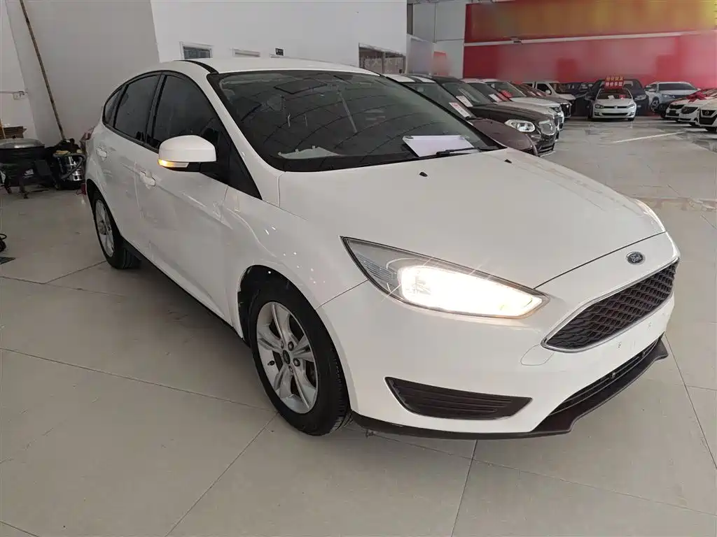 Focus Hatchback Classic 1.6 L Auto Comfort Smart Travel