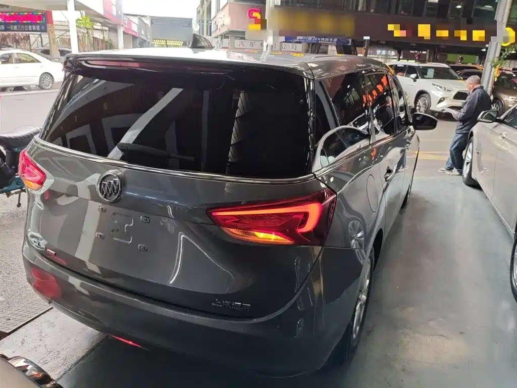Buick GL6 18 T 6-seat Luxury