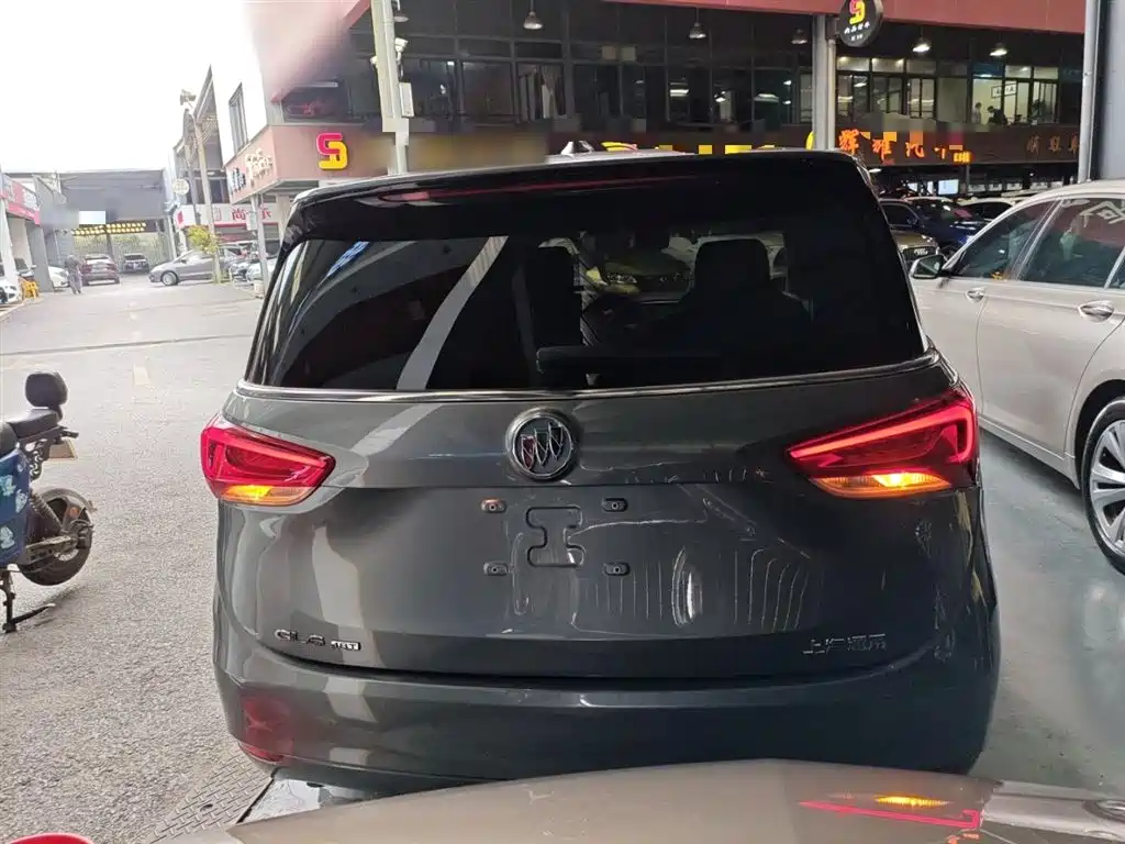 Buick GL6 18 T 6-seat Luxury