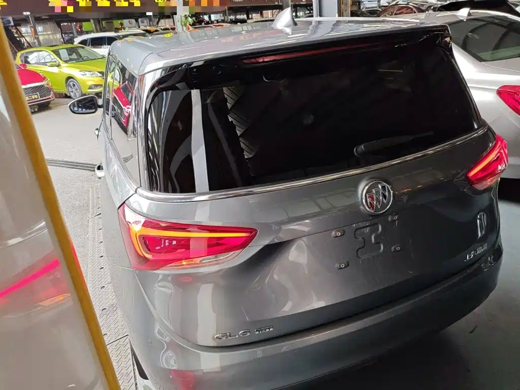 Buick GL6 18 T 6-seat Luxury