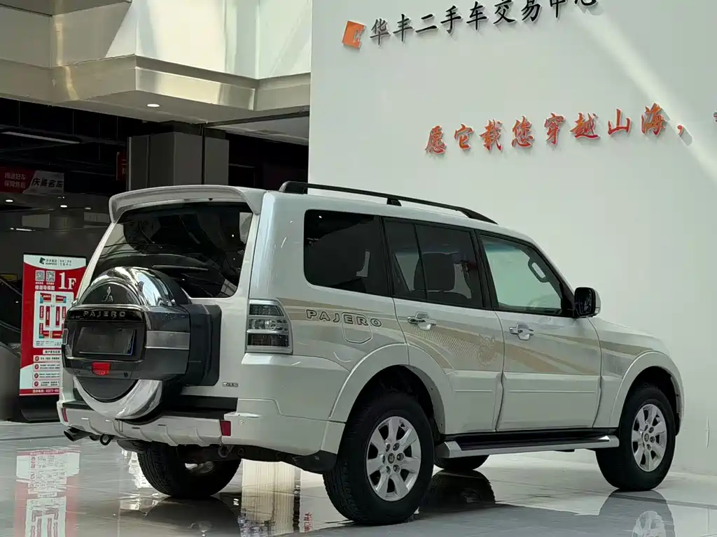 Pajero (Import) 3.0 L Auto Standard