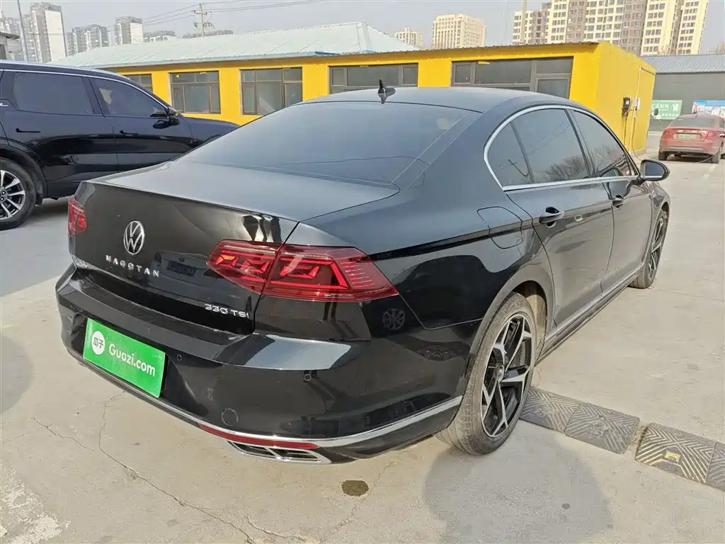 Magotan 200 10 K Commemorative 330 TSI DSG Luxury