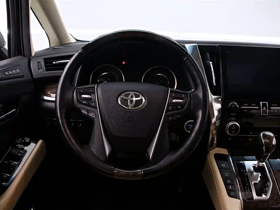 Vellfire Dual Engine 2.5 L HV Distinguished