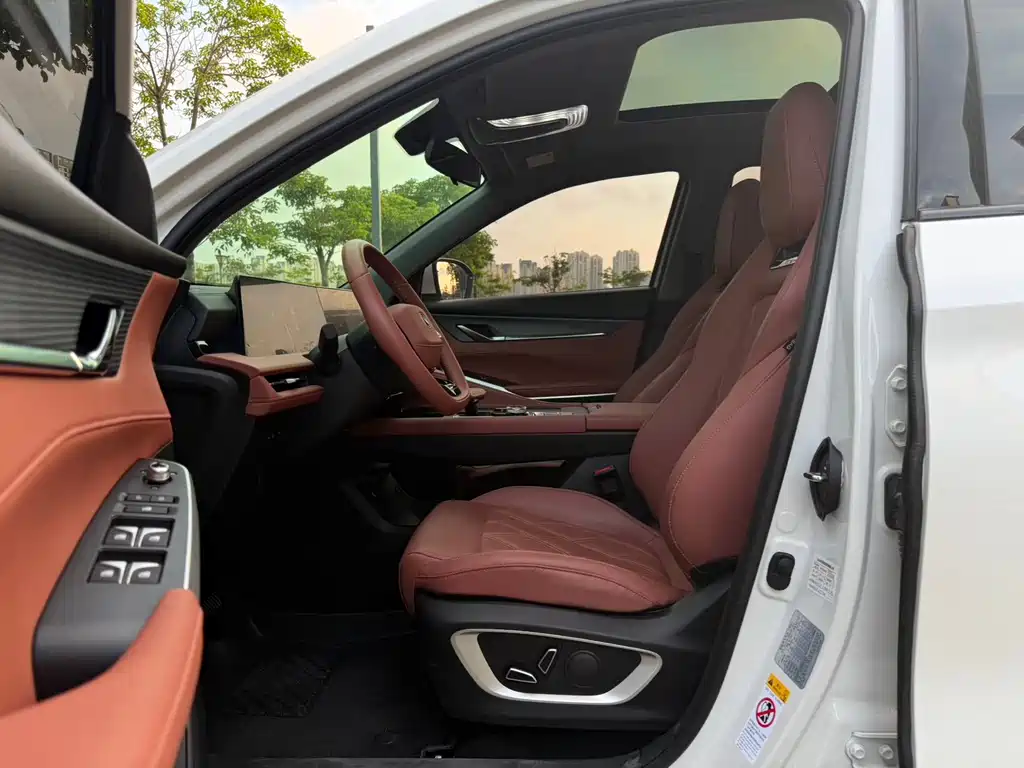 Changan CS75 PLUS 3 rd Gen 1.5 T Auto Distinguished