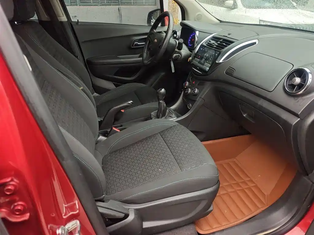 Tracker 1.4 T Manual 2 WD Comfort Sunroof