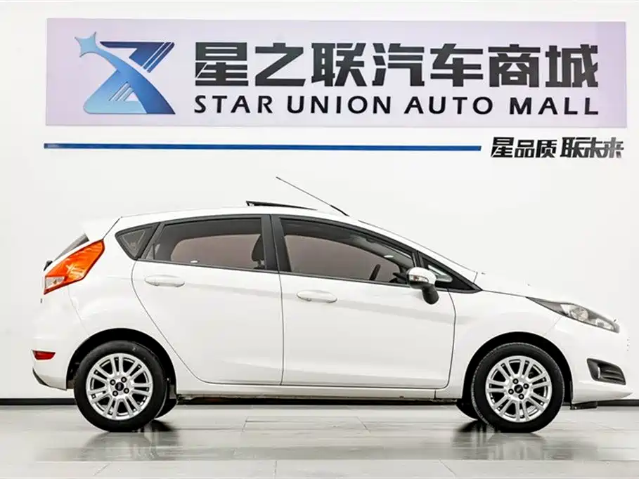 Fiesta Hatchback 1.5 L Auto Fashionable
