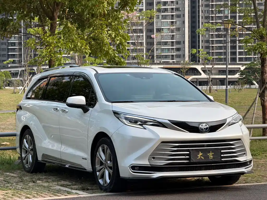 Sienna 2.5 L Hybrid Platinum